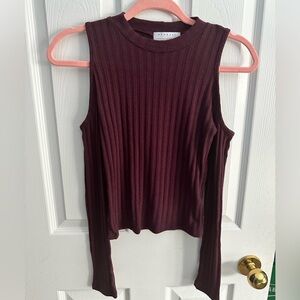 🎀 Kendall & Kylie burgundy/purple ribbed cold shoulder shirt. 🩷